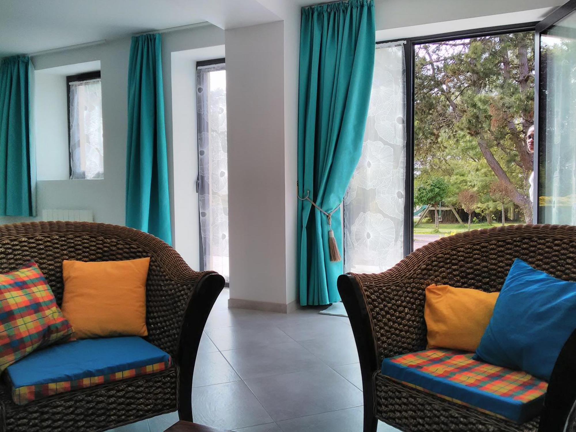 La Maison Periot Trevieres Phòng bức ảnh
